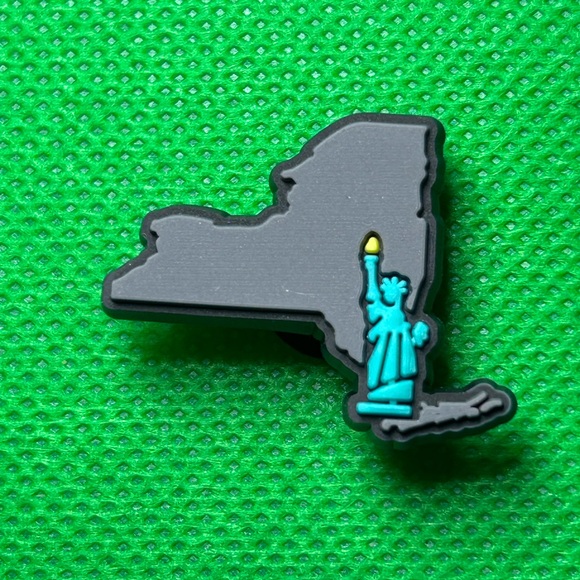 CROCS Accessories - 🌼 (5/$10 or 10/$15) “New York Pride” Fun Croc Charm Collection Statue of Liberty